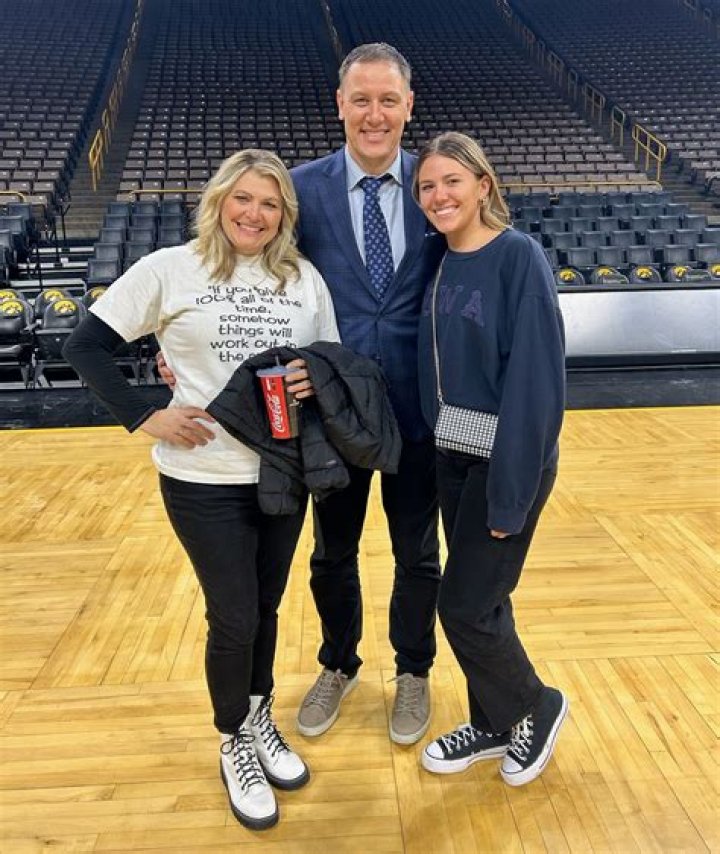 Is Jess Settles Married? His Height, Age, Family, Facts, Iowa, Basketball, Salary