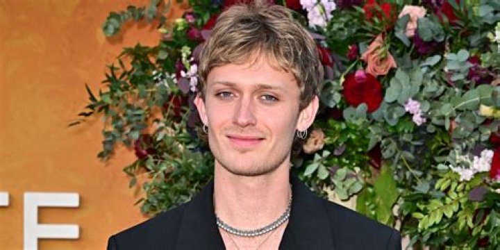 Jay Versace Biography, Age, Height, Is He Gay or Straight?