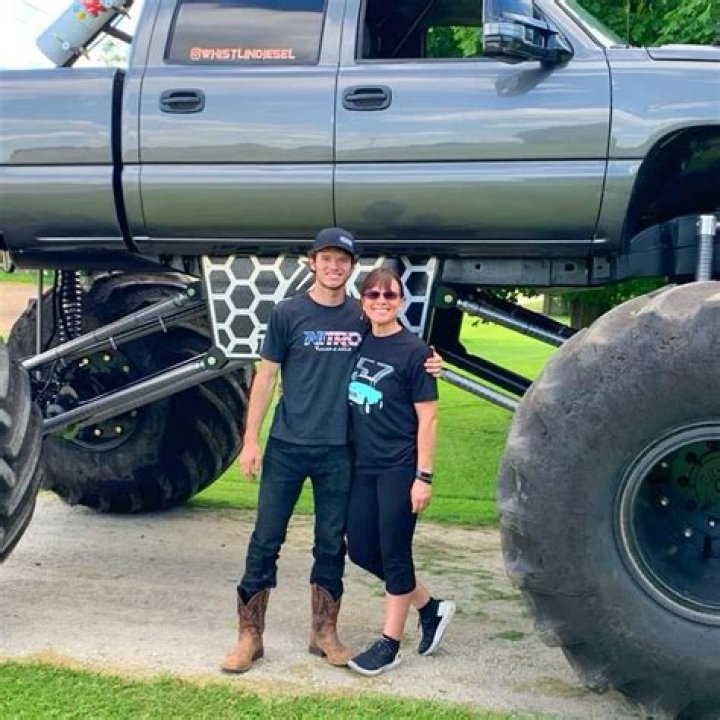 Know About Brooks Darnell; Age, Wife, Net Worth, Height, Actor