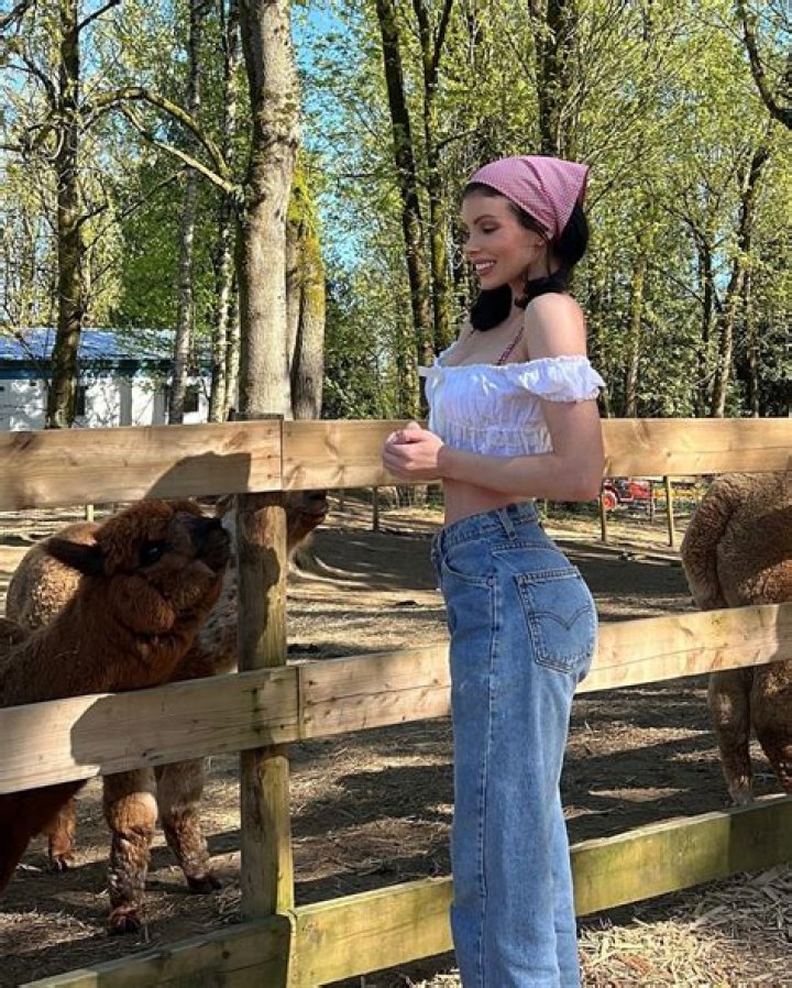 Who is Corin Jamie Lee Clark, Jesse Metcalfe’s, girlfriend? EXPLORE Her Wiki, Bio, Age, Height, Nationality, Ethnicity, Instagram, and Net Worth