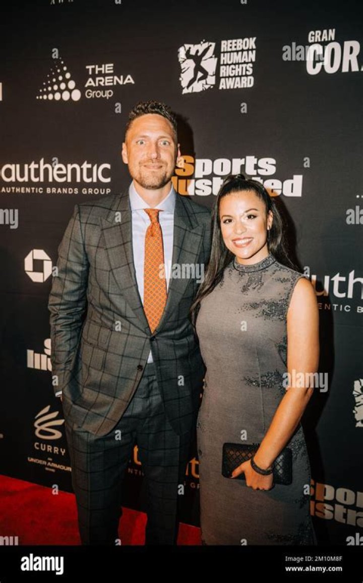 Who Is Hunter Pence’s Wife (Alexis Cozombolidis)? His Height, Biography